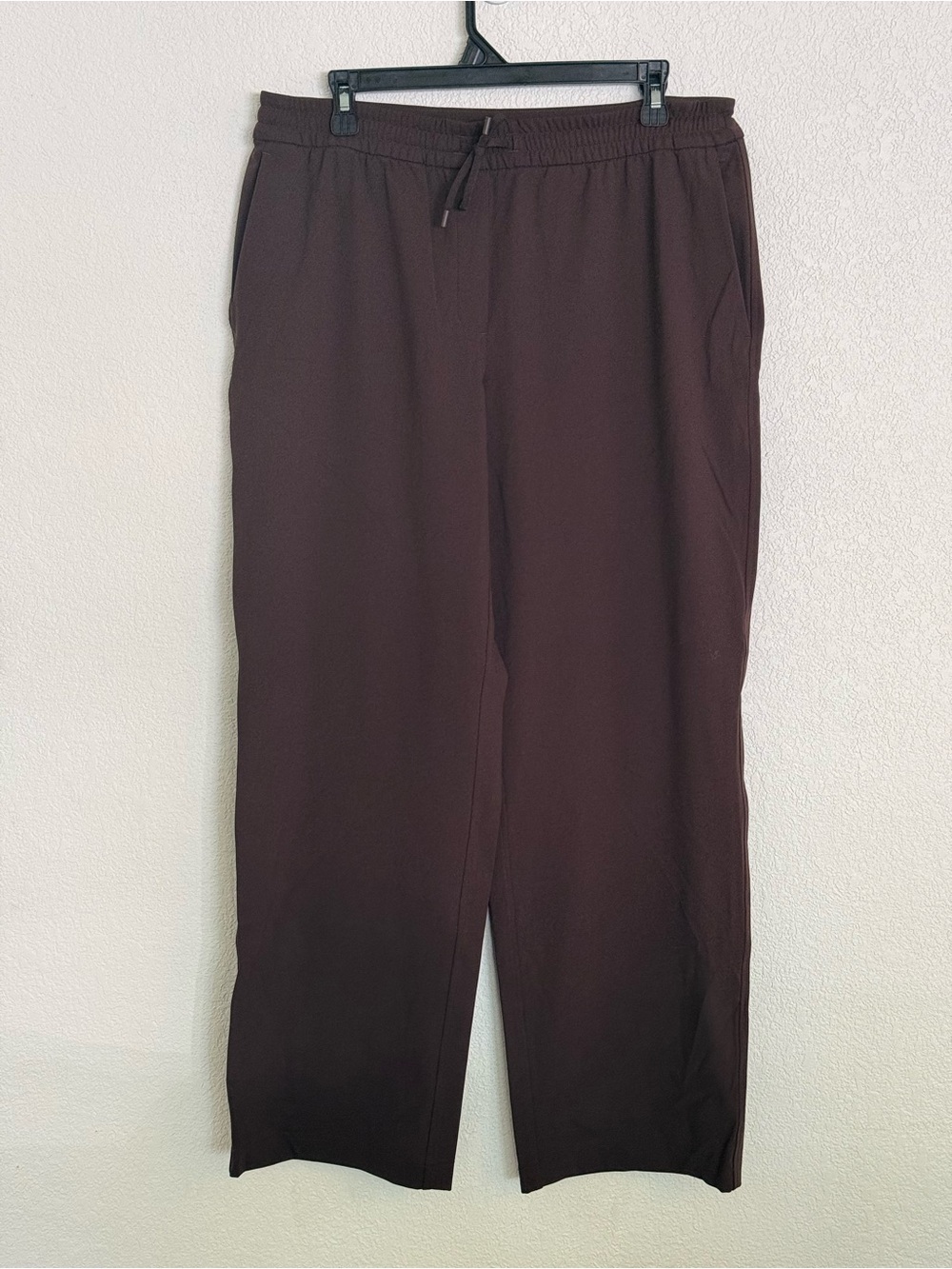 Lululemon Straight-Leg Mid-Rise Pant Luxtreme *Regular
Espresso